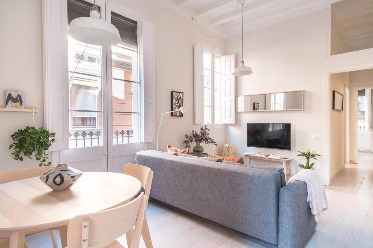 Light, Cozy Terrace And Local Life In Gracia Appartamento