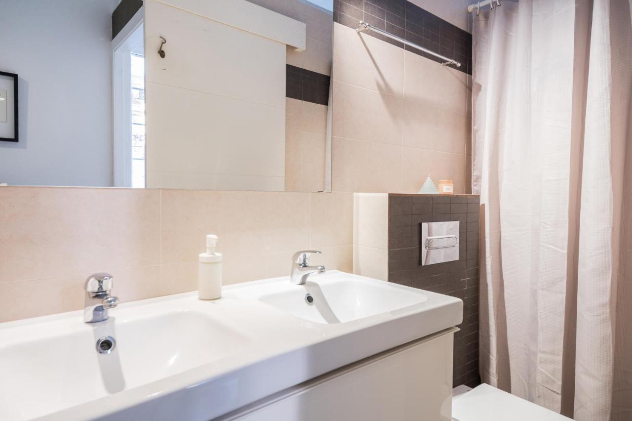 Light, Cozy Terrace And Local Life In Gracia Appartamento *
