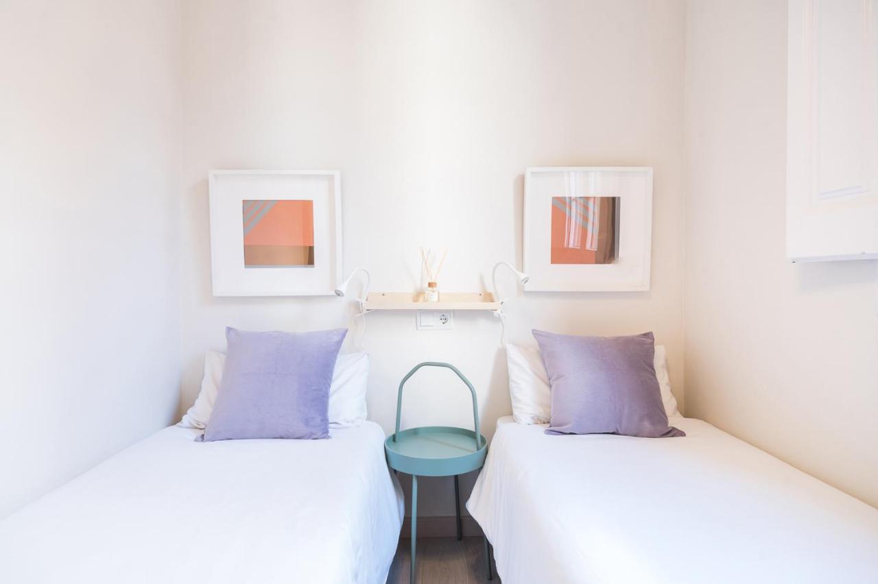 Appartamento Light, Cozy Terrace And Local Life In Gracia Barcellona