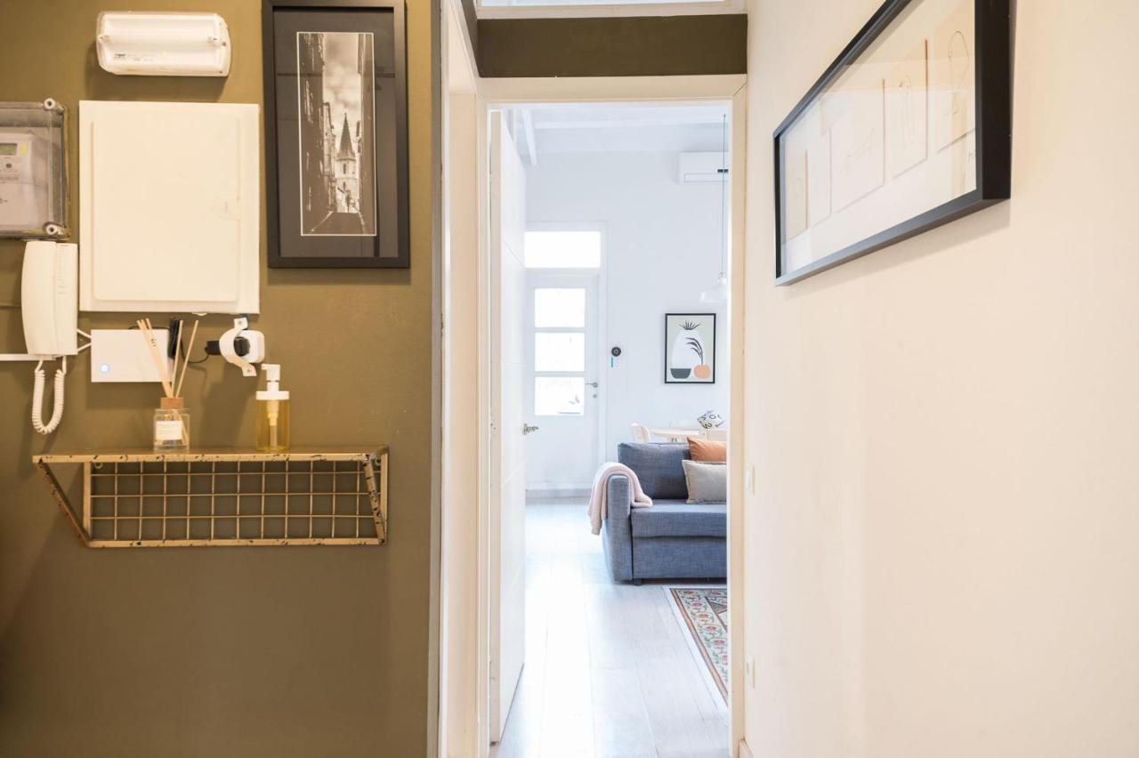 Light, Cozy Terrace And Local Life In Gracia Appartamento Barcellona