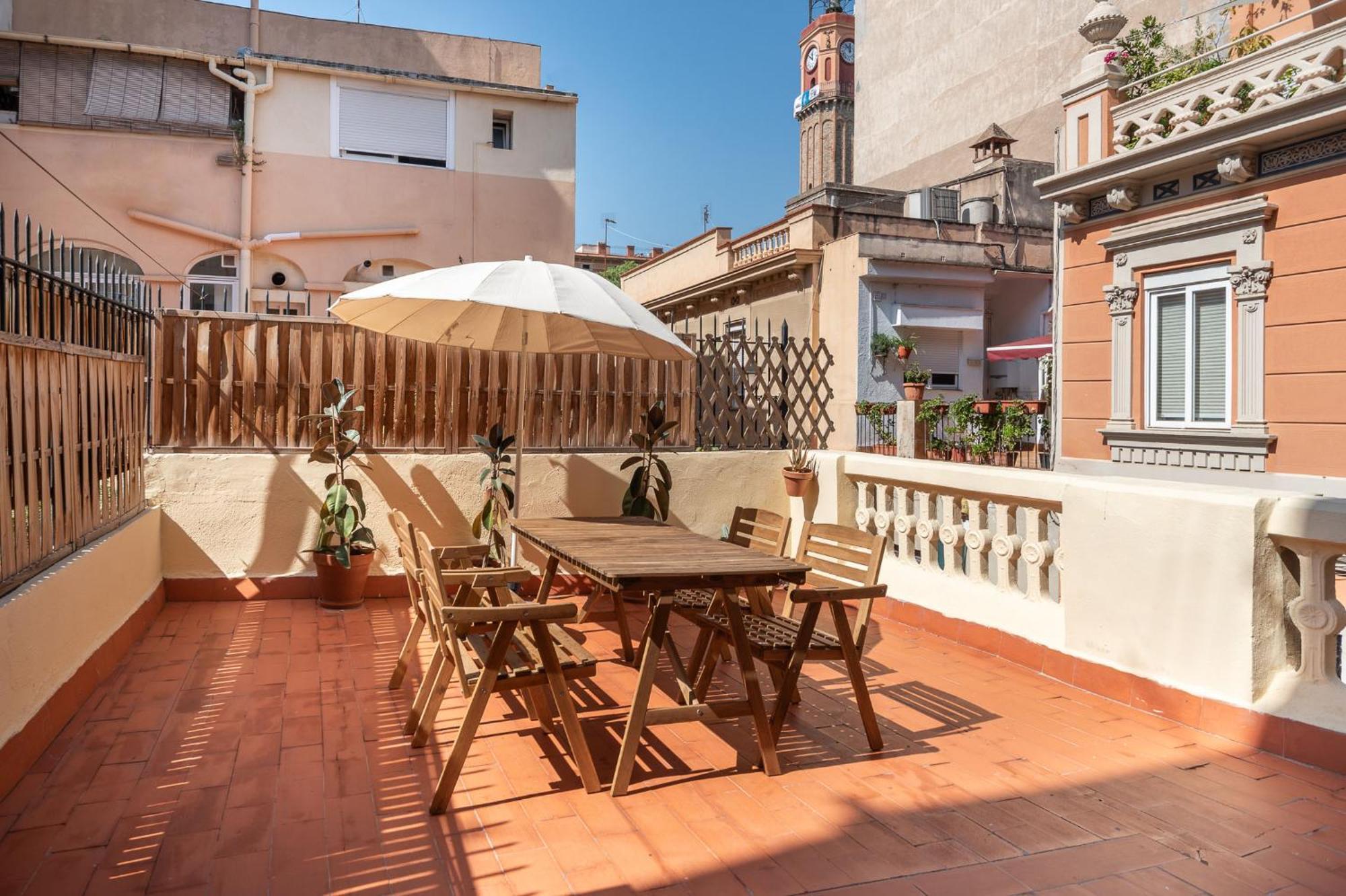 Light, Cozy Terrace And Local Life In Gracia Appartamento Barcellona